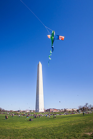 Flying a kite at Washington Monument