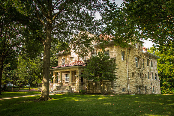 Atchison KS - 823 N 5th St