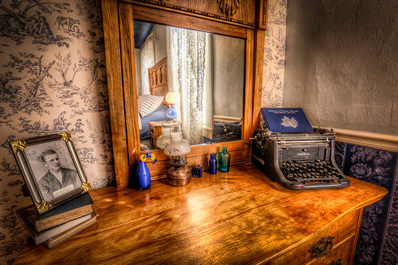 Antiques in the Blue Room - The Hatchery House Bed and Breakfast
