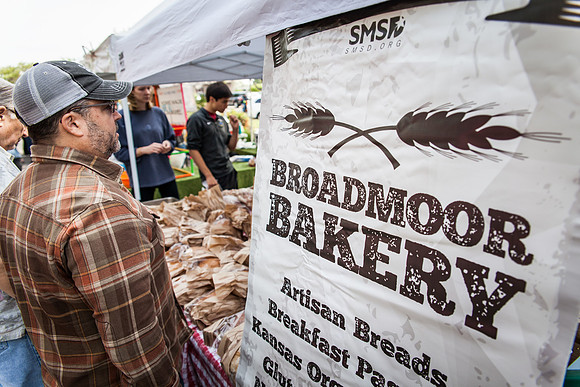 20140517 farmers mkt-3