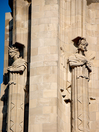 Liberty Memorial warriors close